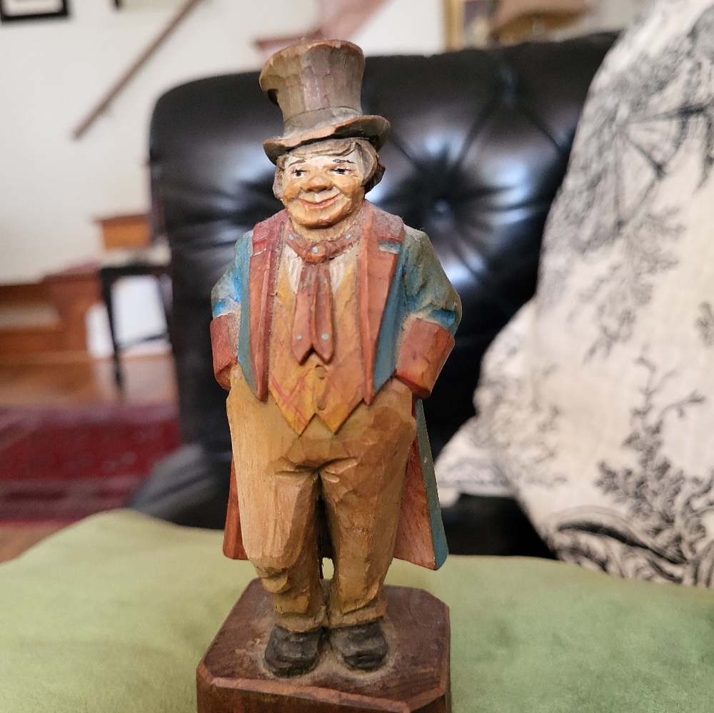 The artful dodger wood carving